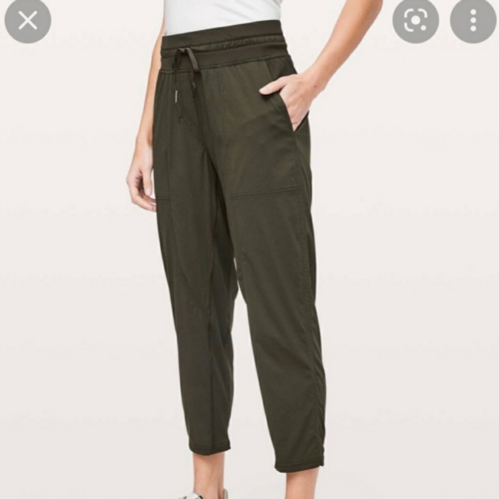 Lululemon cropped studio pants